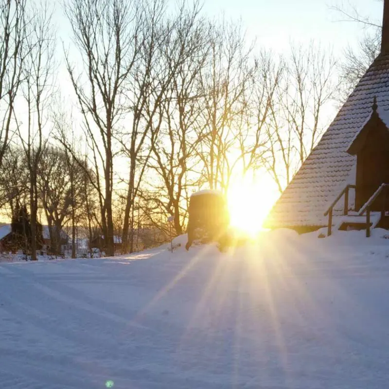 Runstenen vid Österunda kyrka