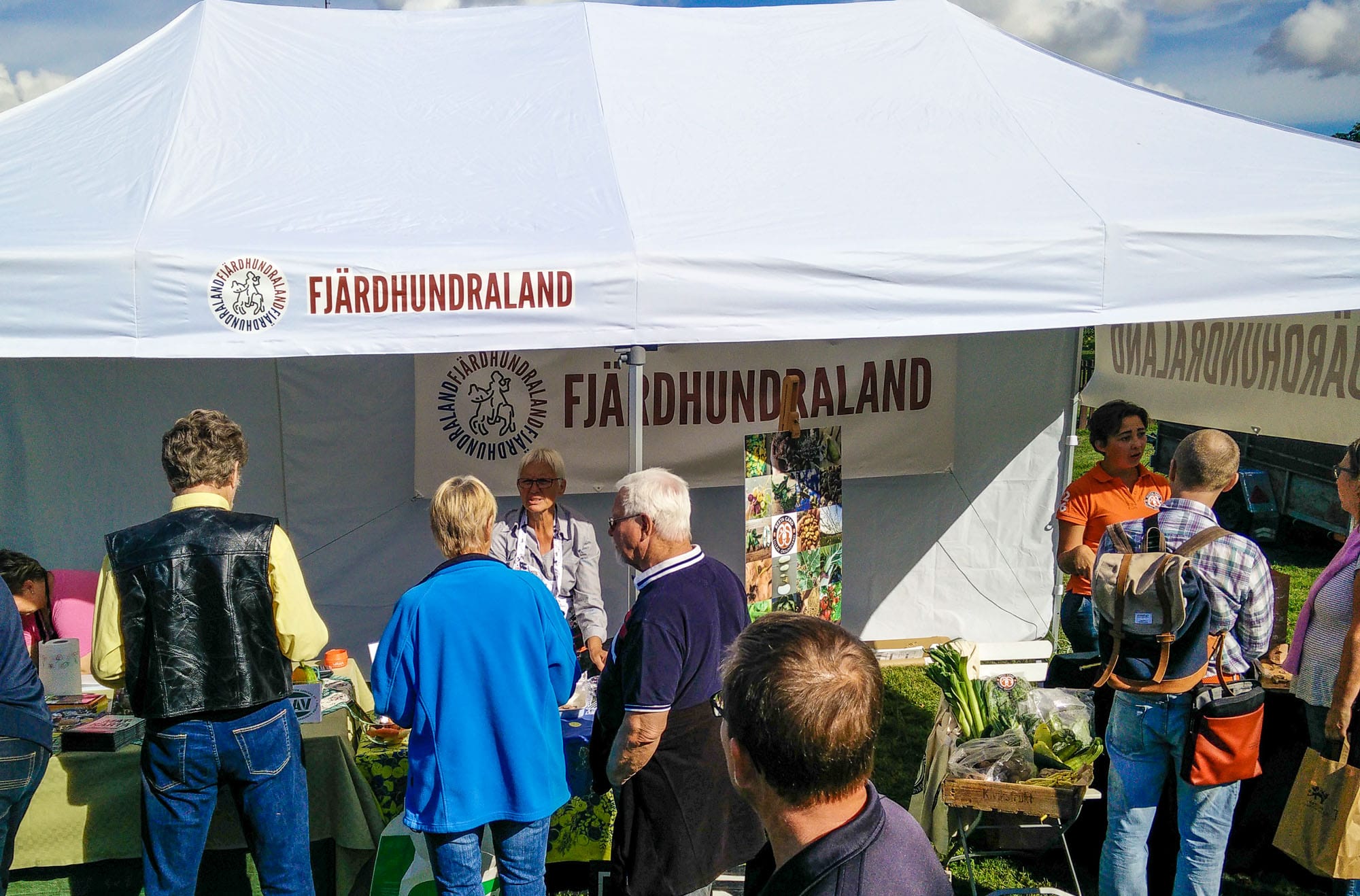 Fjärdhundraland på marknad Smaka på enkoping