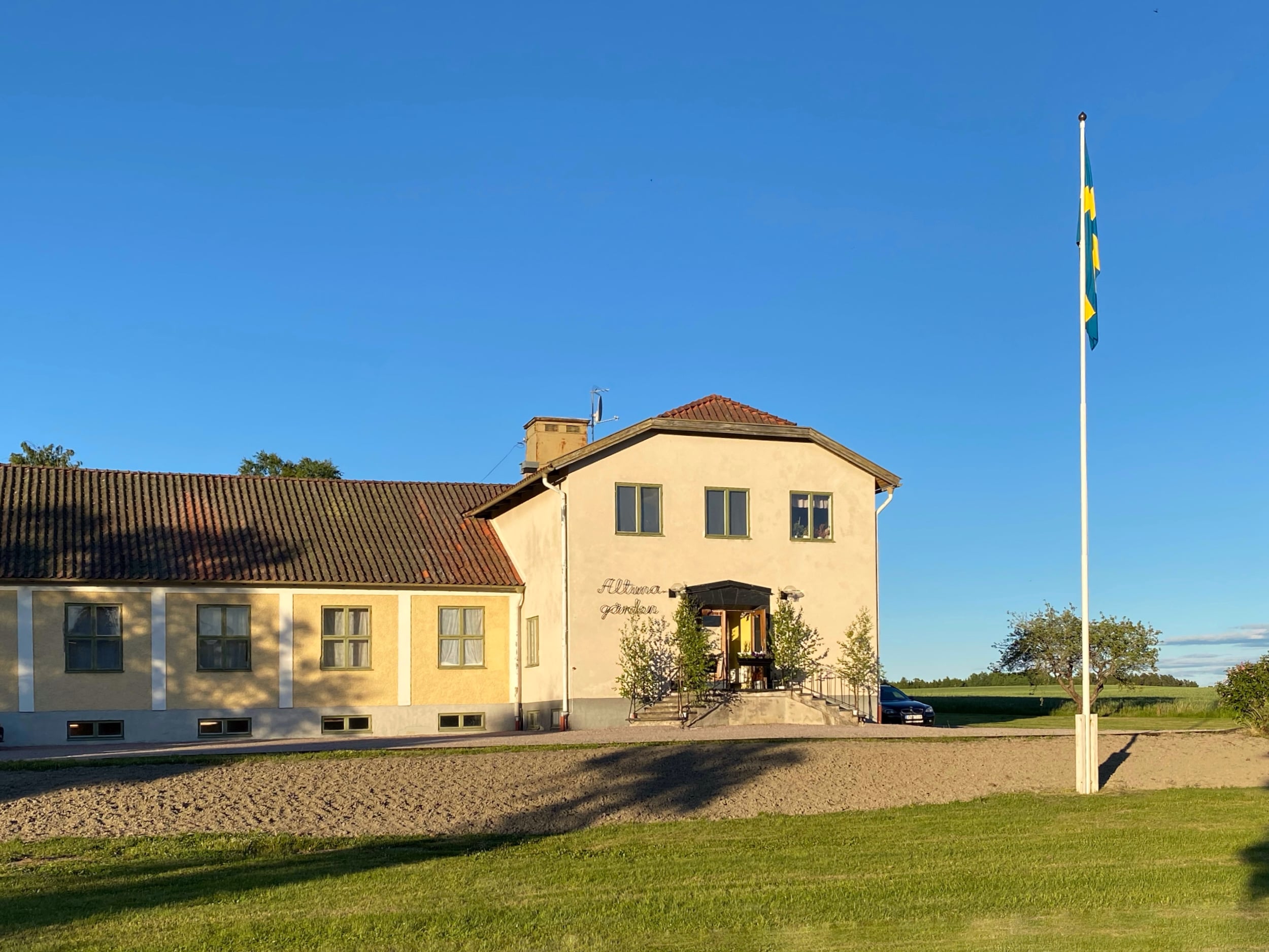 Altuna Farm during Fjärdhundraland Culture Day 2022, in the sun in summer