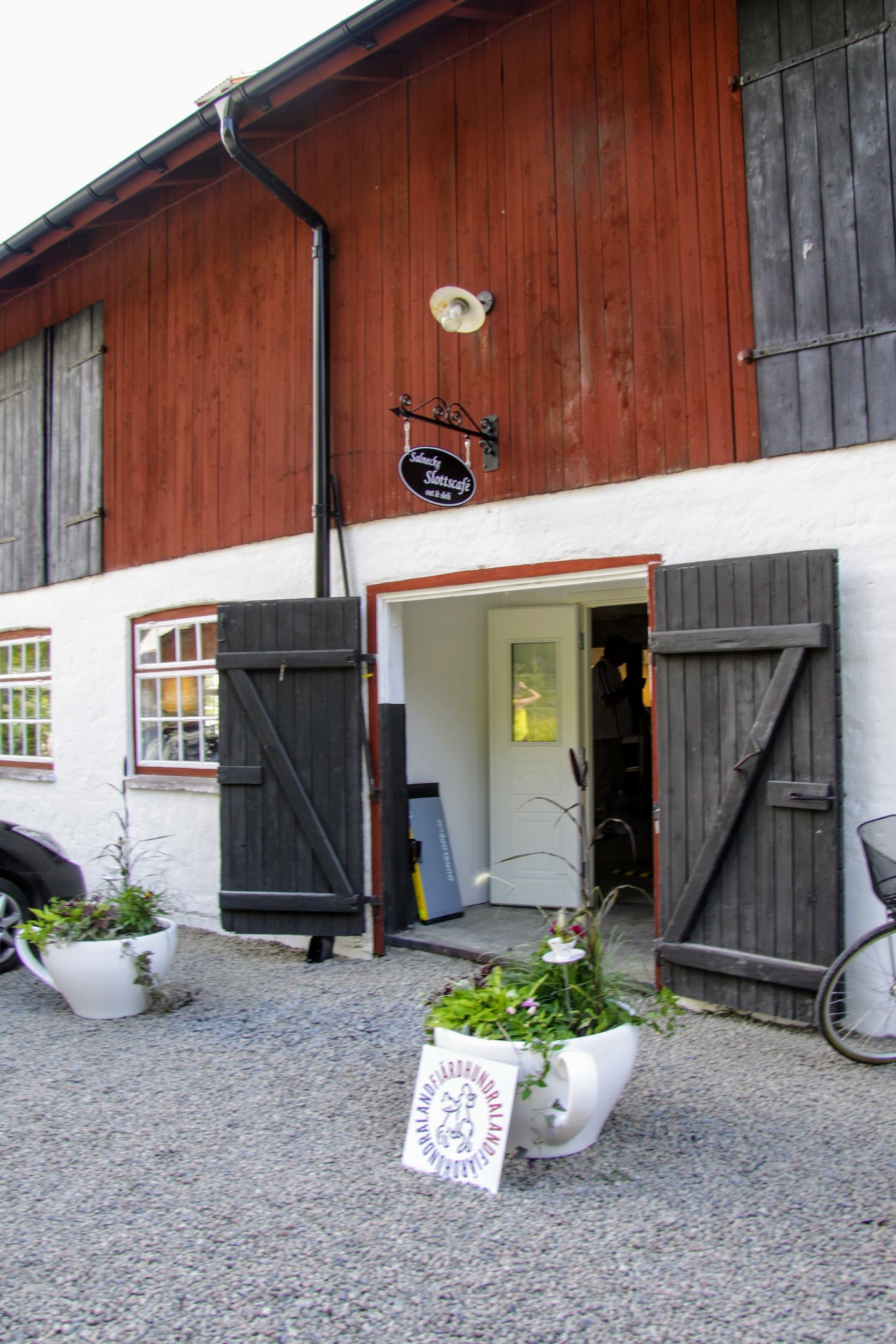 Salnecke Slottscafé och Bistro 4 Salnecke castle café entrance