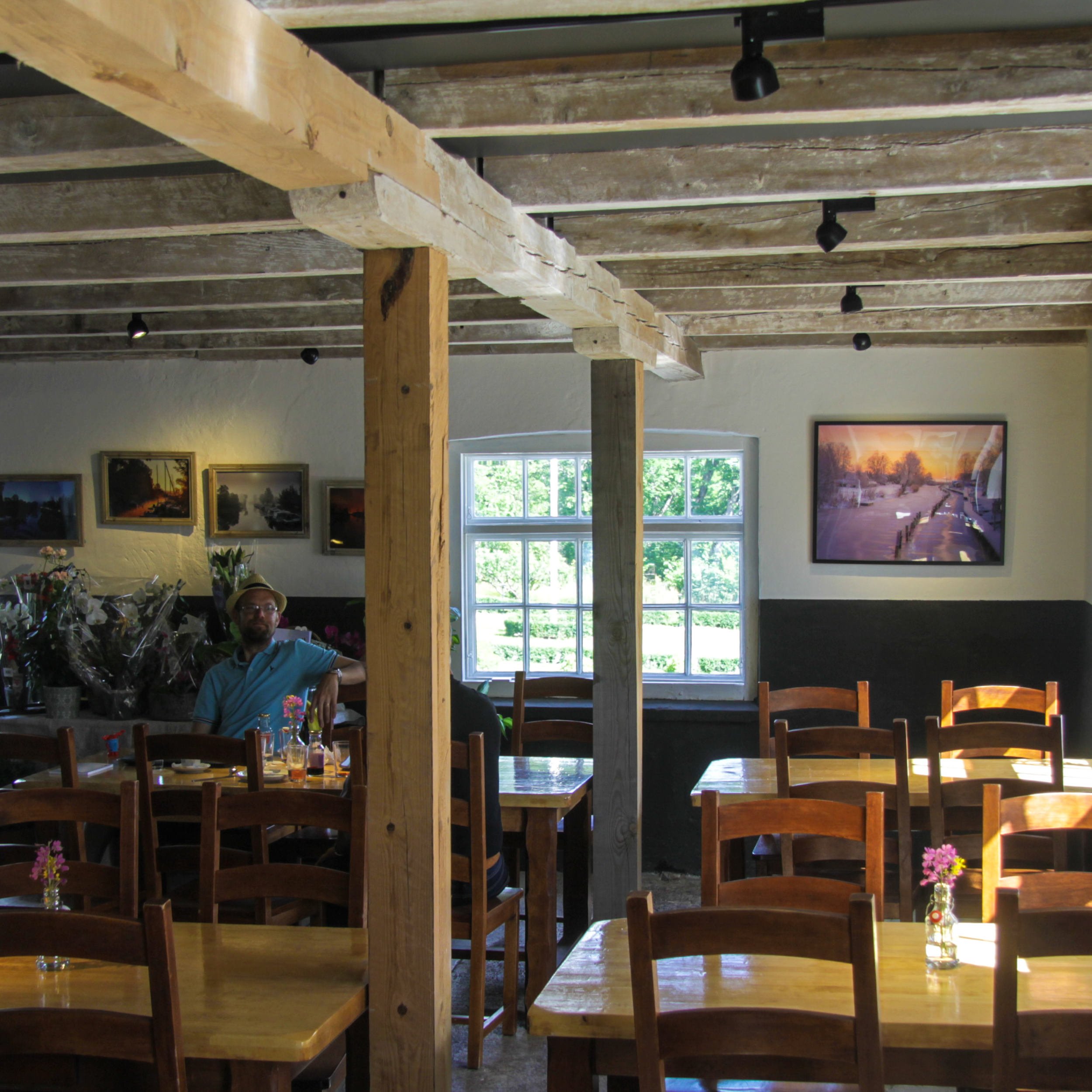 Salnecke slottscafé ost & deli 4 Salnecke castle cafe interior