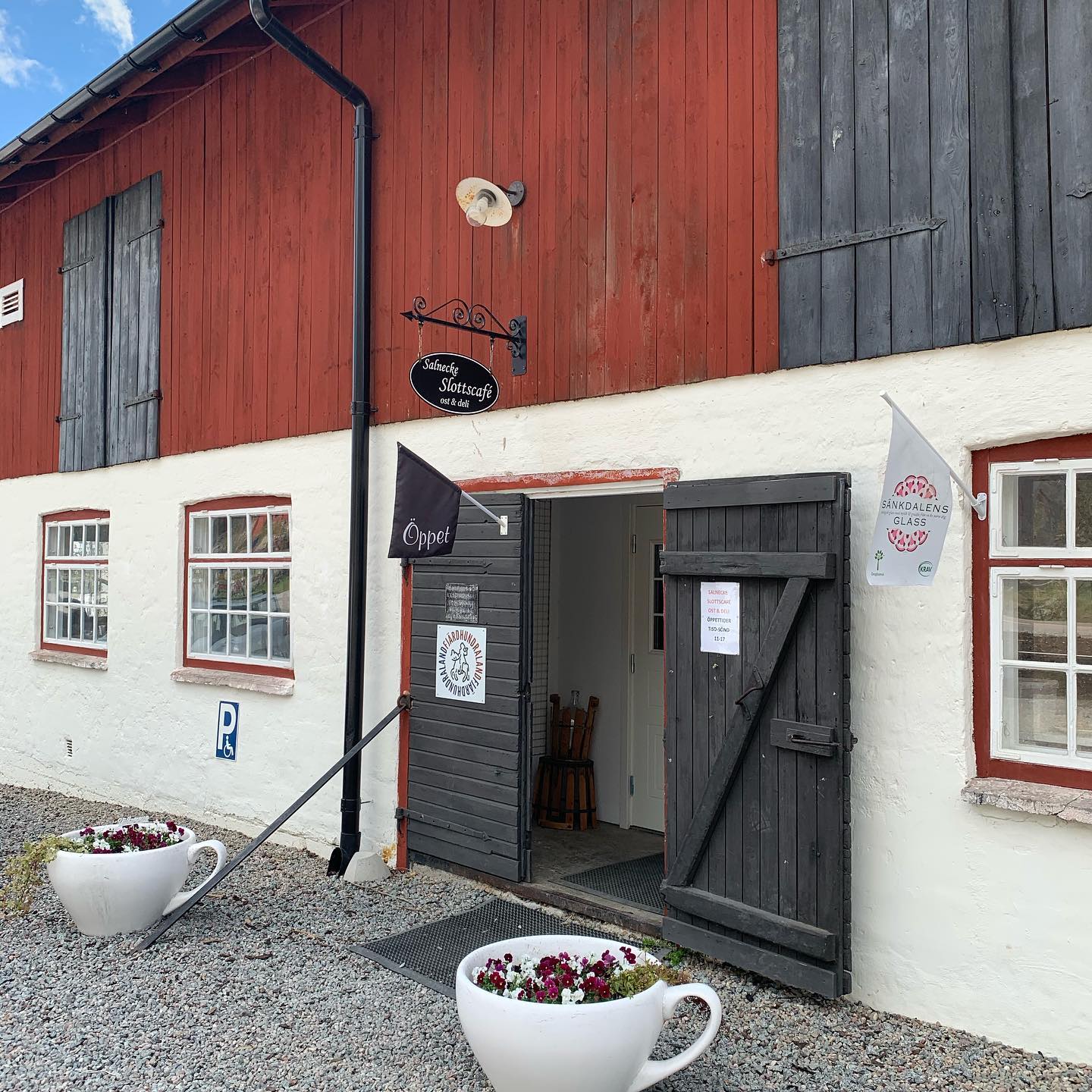 Salnecke castle café entrance