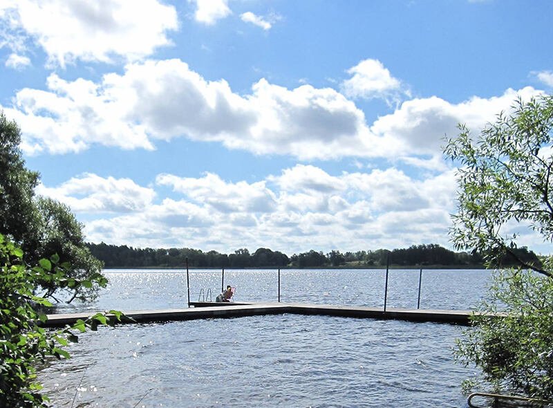 Ta ett dopp i Lårstaviken.