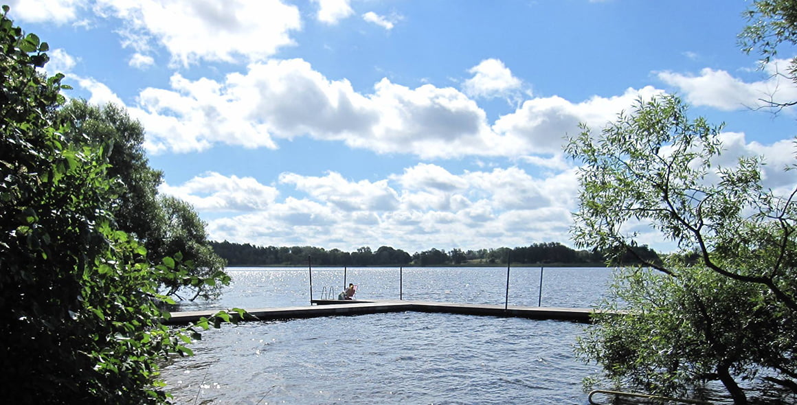 Ta ett dopp i Lårstaviken.