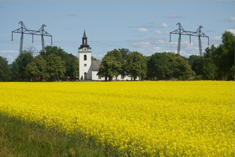 Torstuna kyrka och kraftledning Munga Hamra