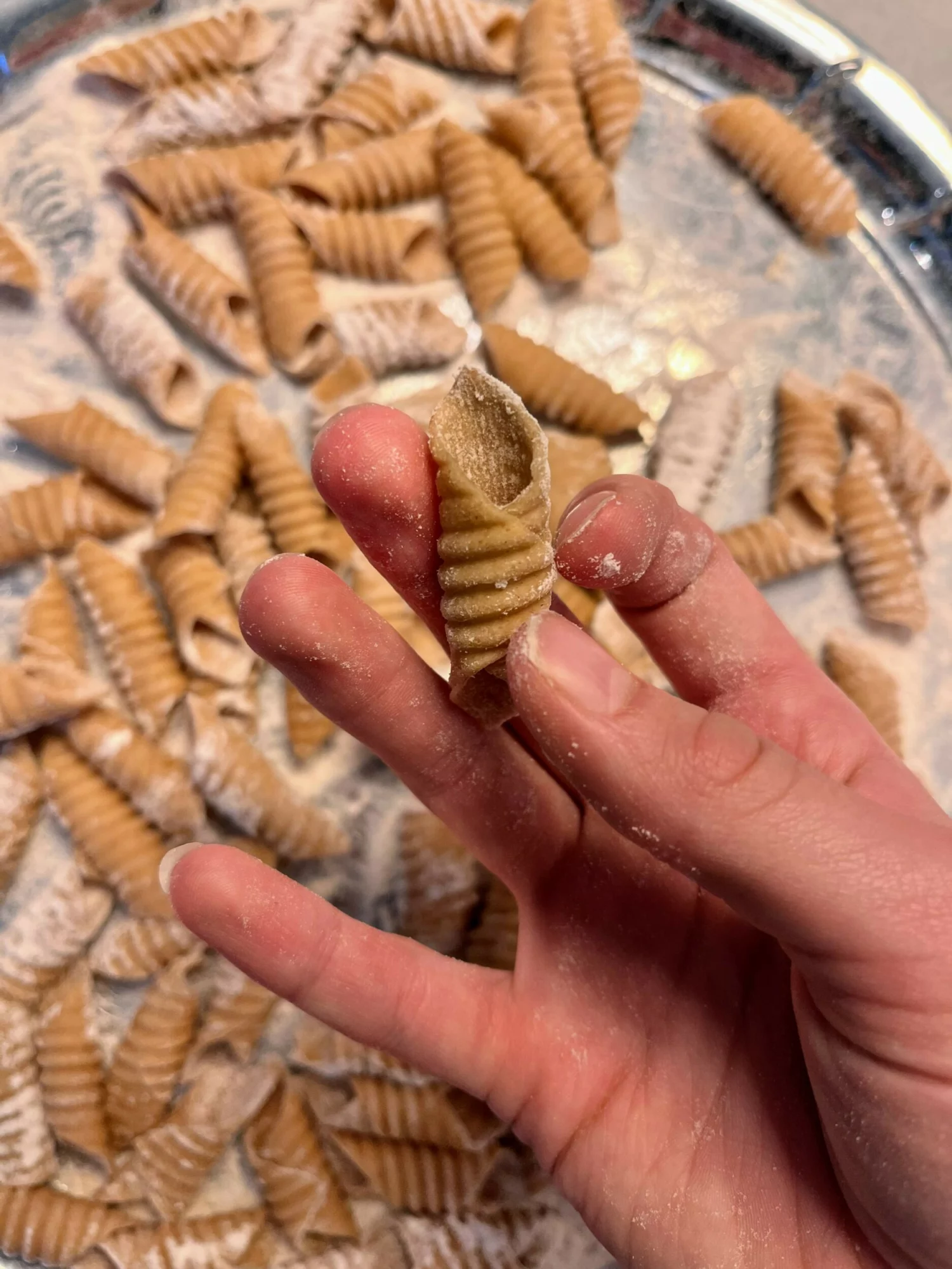 Barn med hemlagad pasta