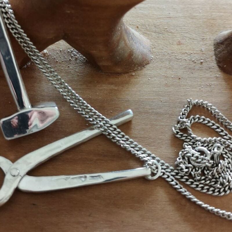 Hammer und Zange kopieren